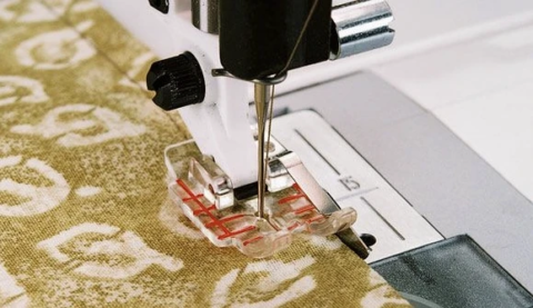 Transparante patchworkvoet 6mm met geleider rechts