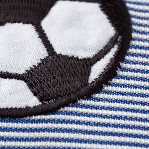 Applicatie Voetbal op blauwe/wit stof